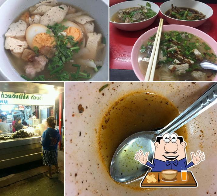 Sopa espesa de almejas en ก๋วยจั๊บญวณ