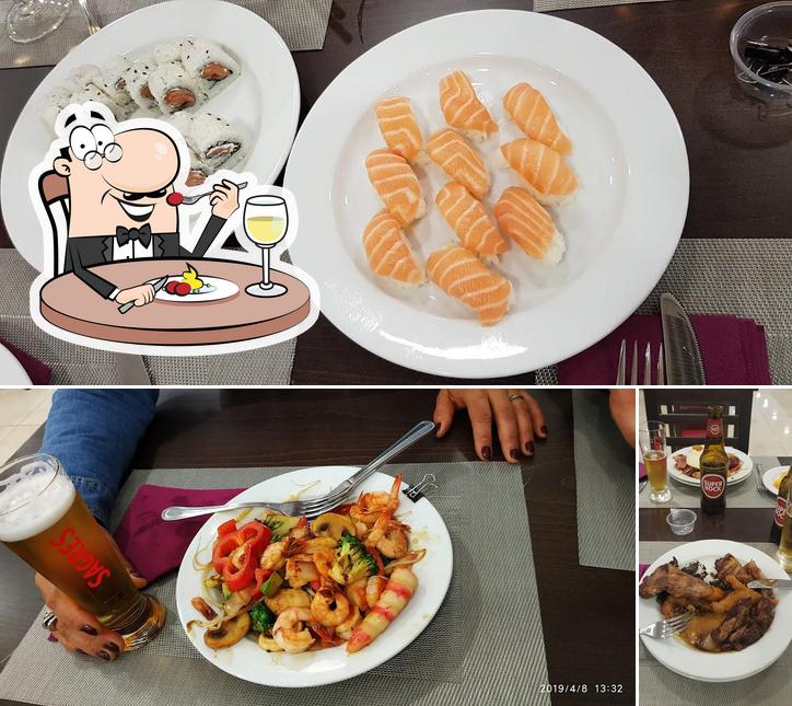 O Asia Wok - Restaurante Buffet se destaca pelo comida e cerveja