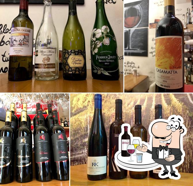 Temple Wine Bar bietet eine Auswahl von alkoholischen Getränken