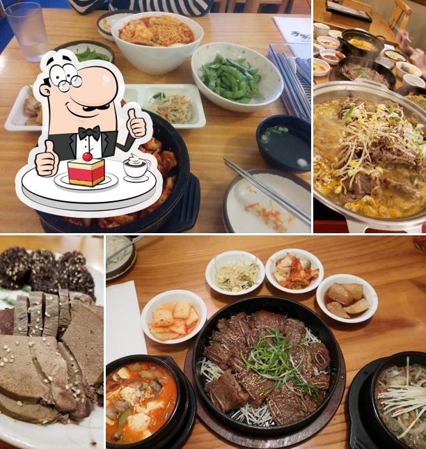 "Lee Gar Nei (BJS Korean Restaurant)" представляет гостям разнообразный выбор десертов