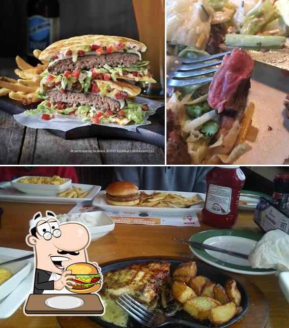 Закажите гамбургеры в "Applebee's Grill + Bar"