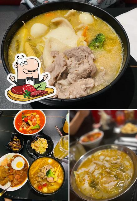 Nabe Nouilles Yunnan - Yunnan Noodles - 十秒到云南过桥米线 (唐人街店) sirve platos con carne