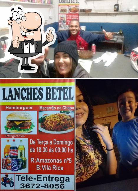 Look at the pic of Lanches Betel
