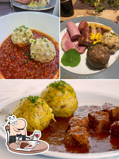 Order meat meals at Schlosswirt Juval - Gasthof