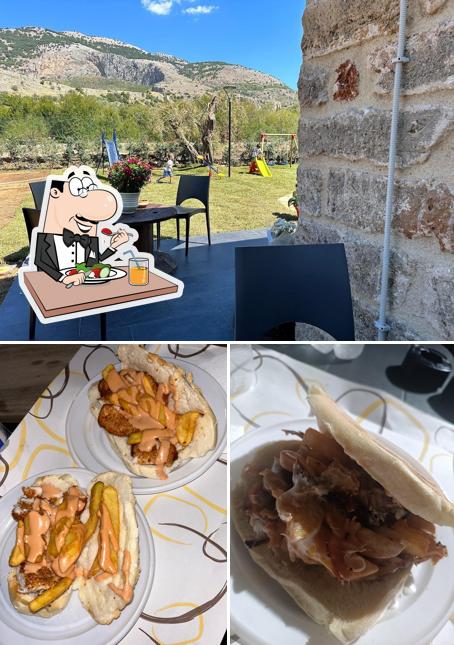 Dai un’occhiata alla foto che mostra la cibo e interni di Villaggio gastronomico