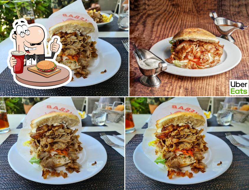 Prova un hamburger a Restaurant Divan