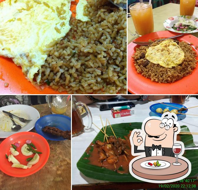 Food at Nasi Goreng Komdak (கொம்டாக் ஃபிரைடு ரைஸ்)