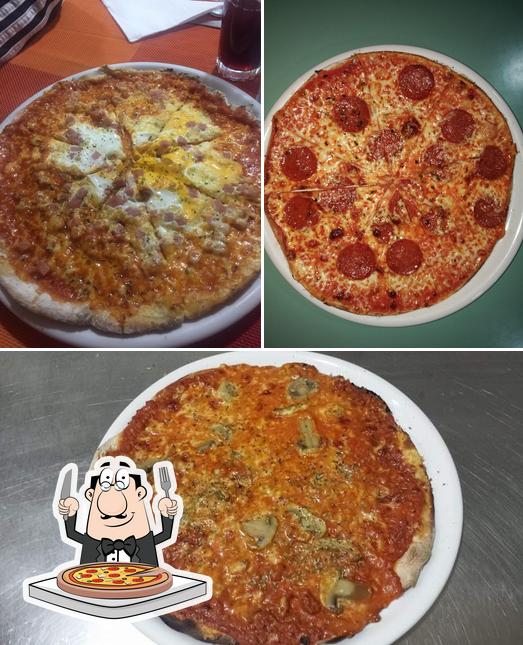 Попробуйте пиццу в "Pizzeria - Piscolabis La Cabaña"