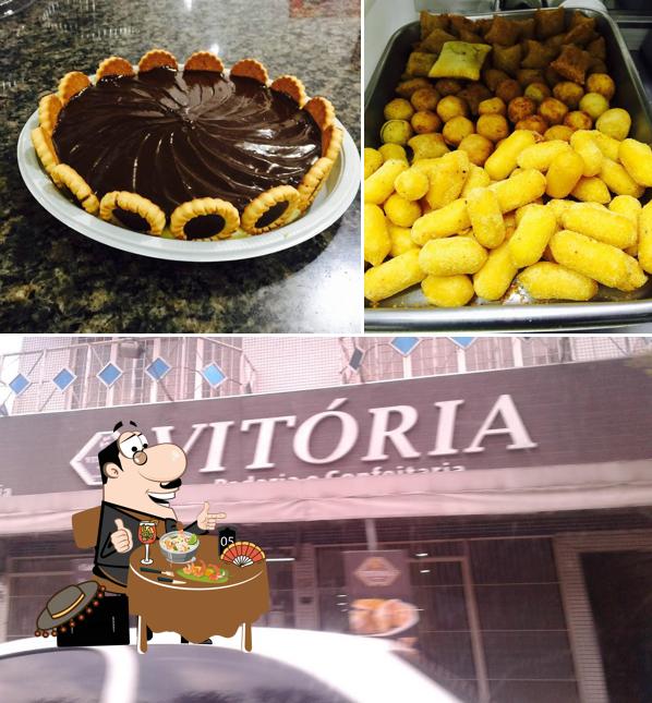 Dê uma olhada a foto ilustrando comida e exterior a Padaria e Confeitaria Vitória