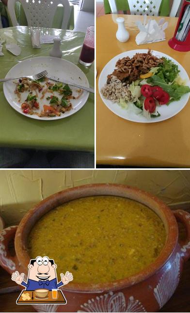 Comida em Restaurante Vegetariano Estilo Saudável