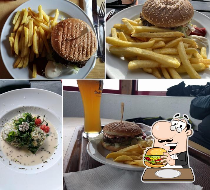 Order a burger at Weitmoser Schlossalm
