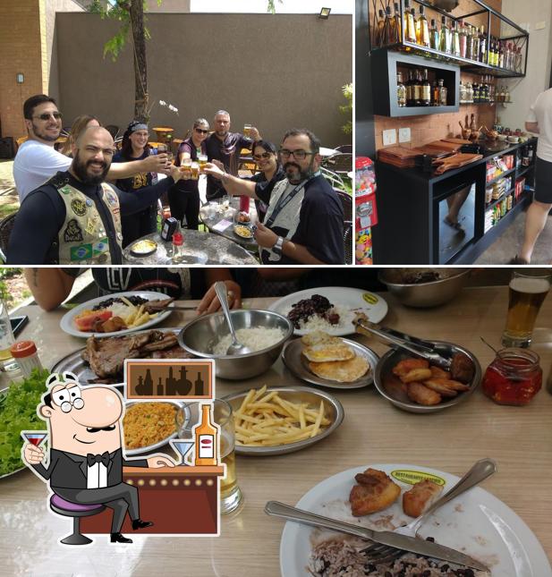 Confira a imagem ilustrando balcão de bar e comida no Restaurante Caseiro Alphaville