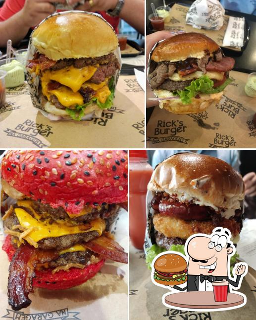 Delicie-se com um hambúrguer no Rick's Burger