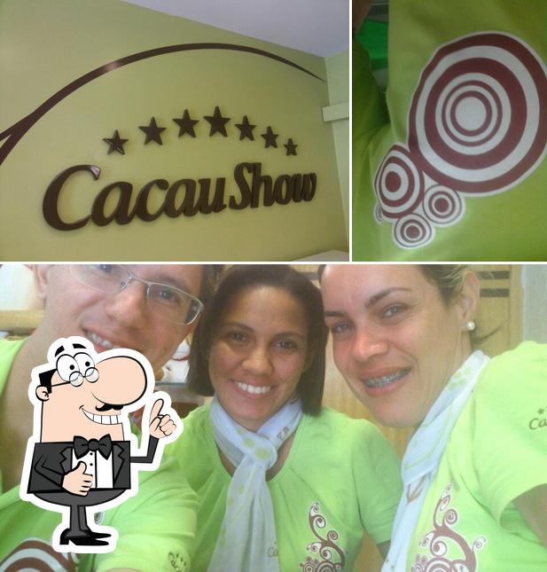 Look at the photo of Cacau Show