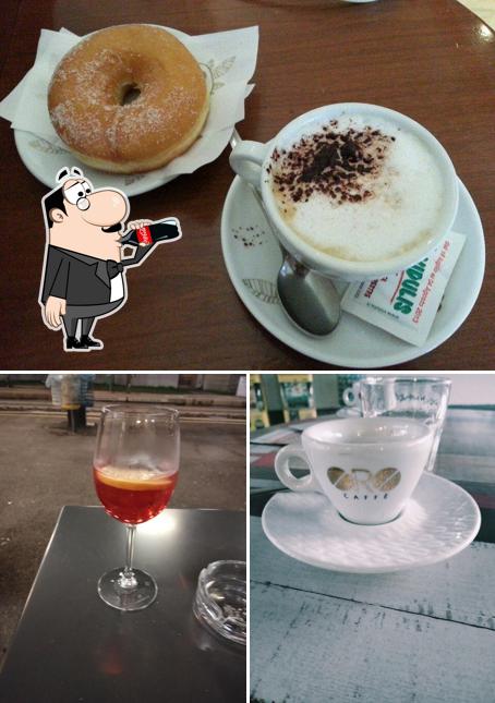 Tra le diverse cose da Bar Alla Stazione si possono trovare la bevanda e cibo