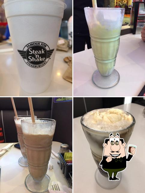 Steak 'n Shake serves a variety of beverages