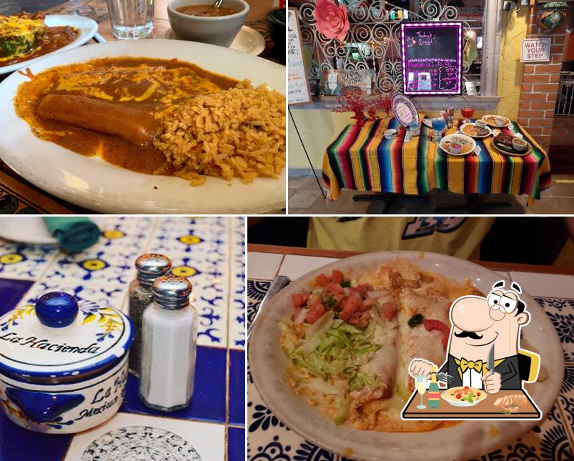 Блюда в "La Hacienda Mexican Restaurant"