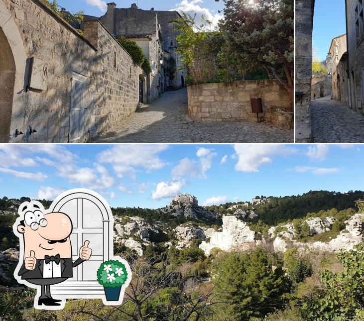 L'extérieur de LA TERRASSE DES BAUX