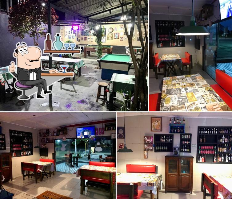 O interior do Oliver Pizza Bar