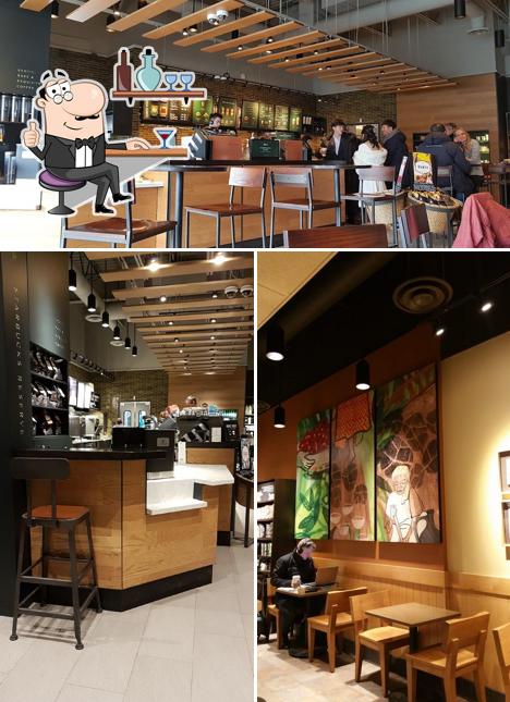 L'intérieur de Starbucks