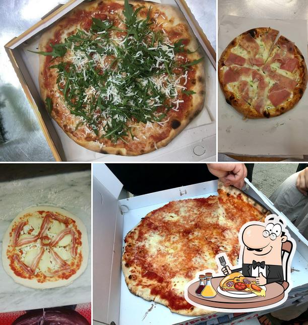 Pick pizza at La Maddalena