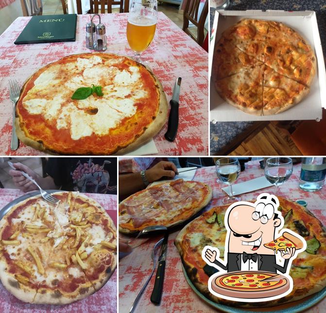 A Pizzeria Ristorante Piedigrotta, vous pouvez essayer des pizzas