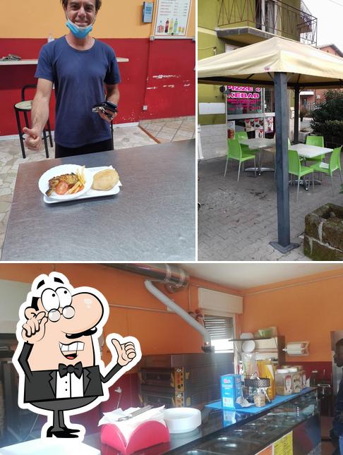 Gli interni di Solombrini pizzeria e kebab