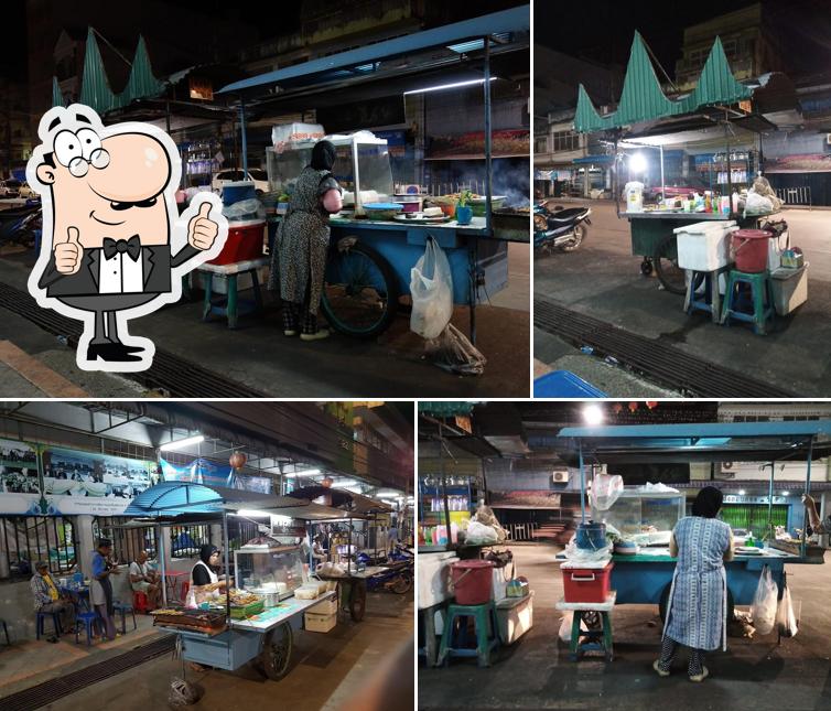 Look at the photo of Halal Thai Sate Stall