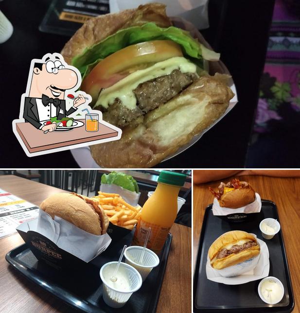 Dê uma olhada a foto apresentando comida e bebida no Burpee Burger