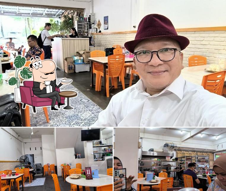 Check out how Kedai Kopi Hokky (Arifin Achmad) looks inside