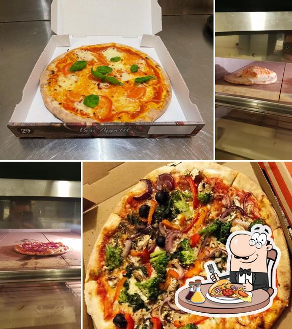 Get pizza at Pizzeria Fratelli