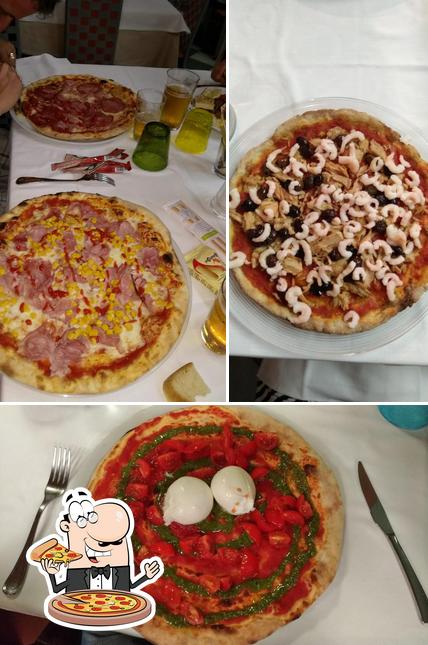 Pick pizza at Ristorante Pizzeria Mirelia