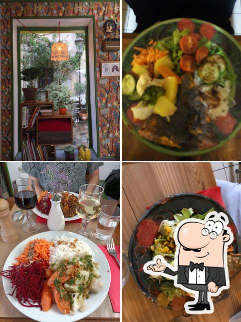 Installez-vous à l'une des tables de La Bonne Heure (vegan and veggie seasonal cuisine)