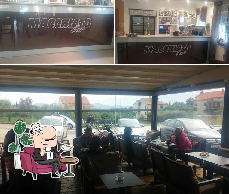 Dai un'occhiata agli interni di Caffe Bar Macchiato