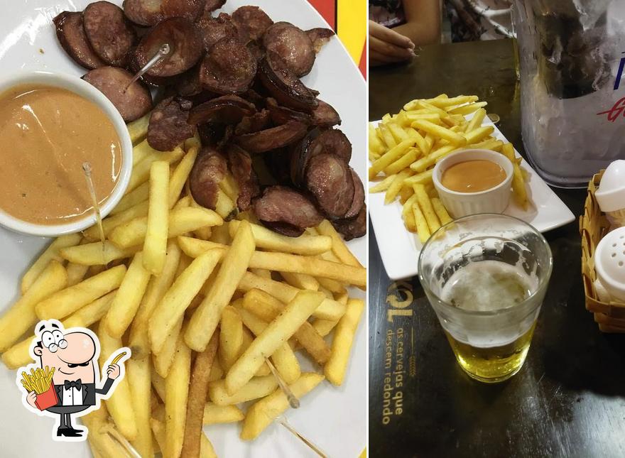 Peça batatas fritas no O Poeta Gastrobar