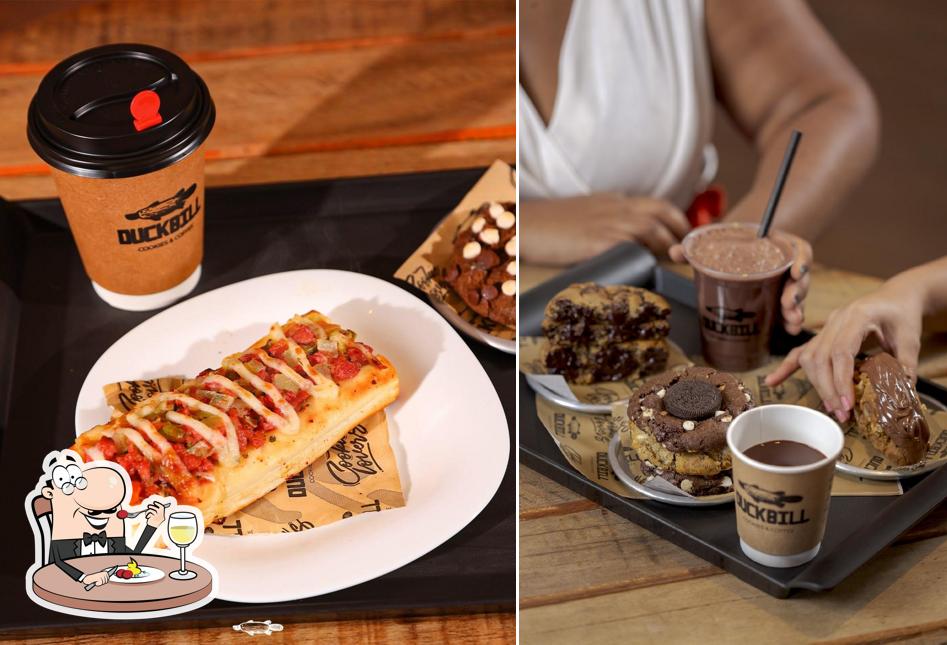 Platos en Duckbill Cookies & Coffee