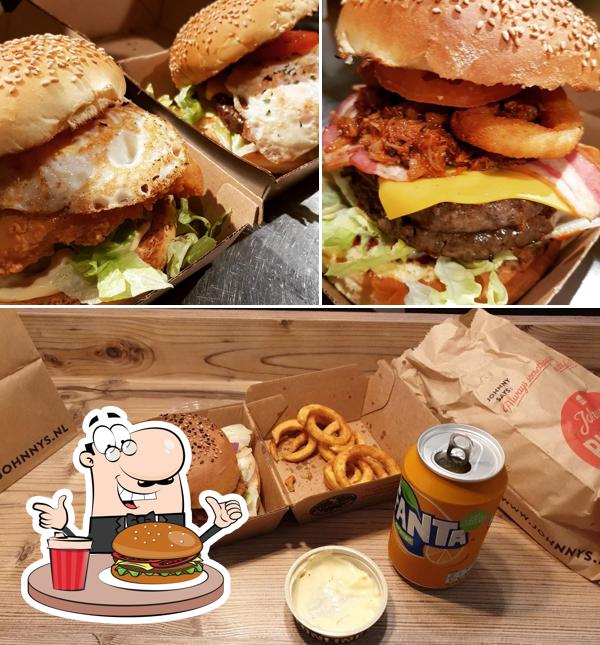 Las hamburguesas de Johnny's Burger & O'Tacos las disfrutan una gran variedad de paladares