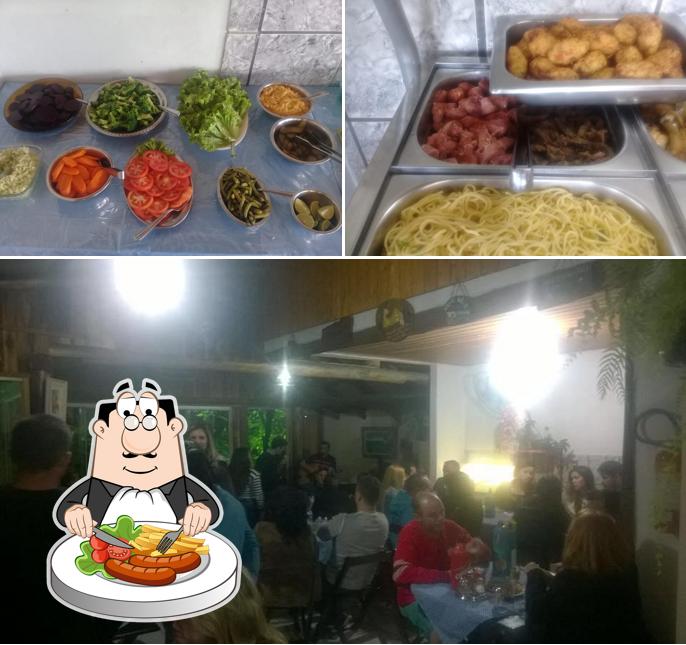 Entre diversos coisas, comida e balcão de bar podem ser encontrados a Restaurante e Caldo de Cana do Nana