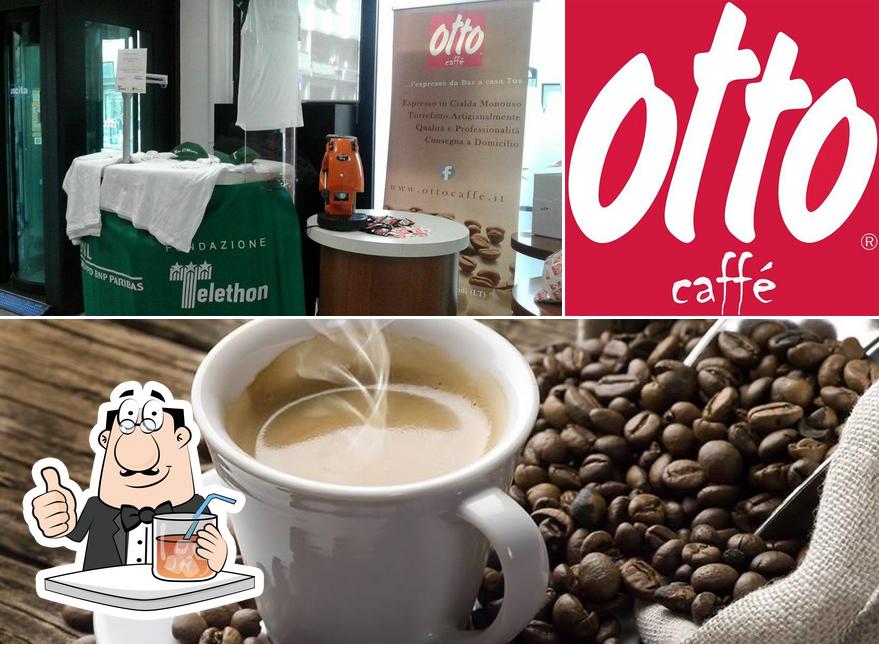 Tra le varie cose da Otto Caffè si possono trovare la bevanda e interni