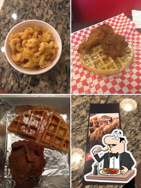 Comida en BK' Chicken And Waffles Downtown