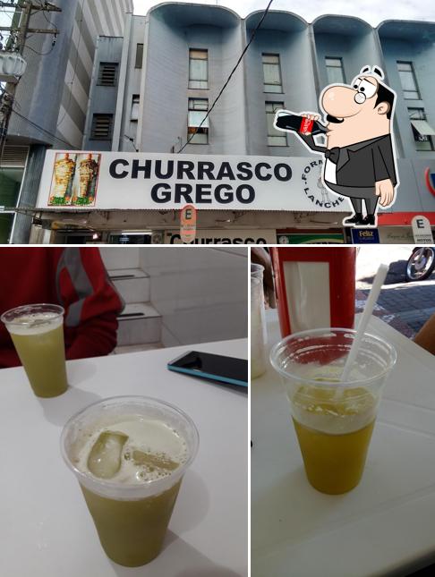 Entre diferentes coisas, bebida e exterior podem ser encontrados no Churrasco Grego Formiga lanches