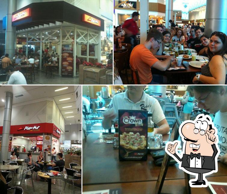 O interior do Pizza Hut