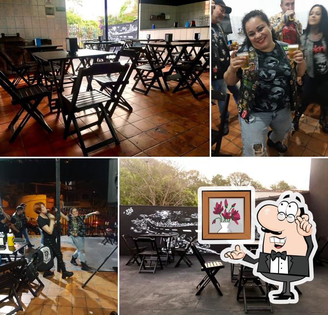 O interior do Ki-Frango - Chickens, Beers & Rock and Roll