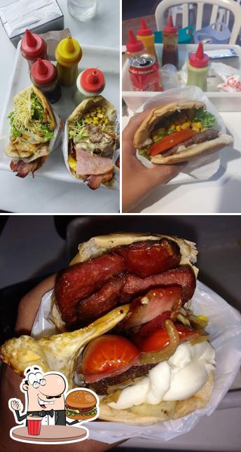 Peça um hambúrguer no Xodog Burger Sanduicheria