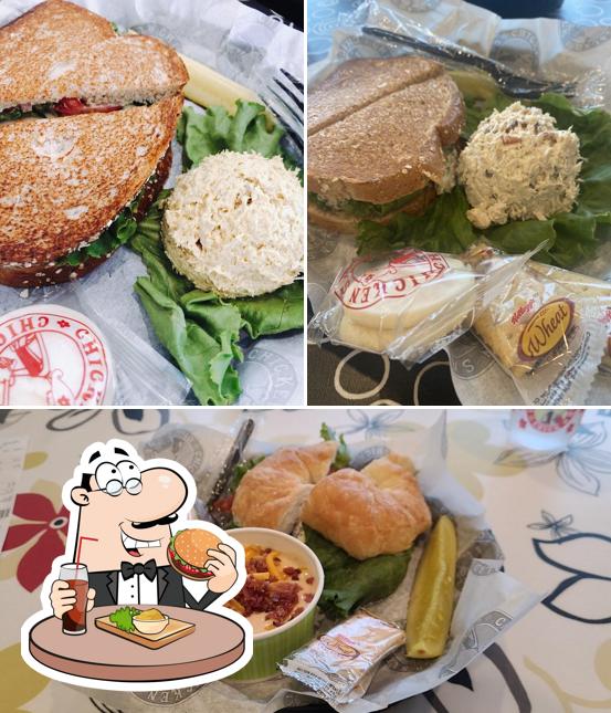 Prueba una hamburguesa en Chicken Salad Chick