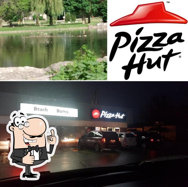 Здесь можно посмотреть фото пиццерии "Pizza Hut"