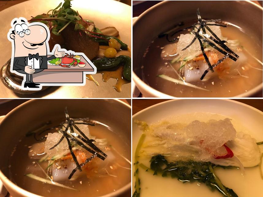 Попробуйте блюда с морепродуктами в "Jinsa Daek Myeongdong"
