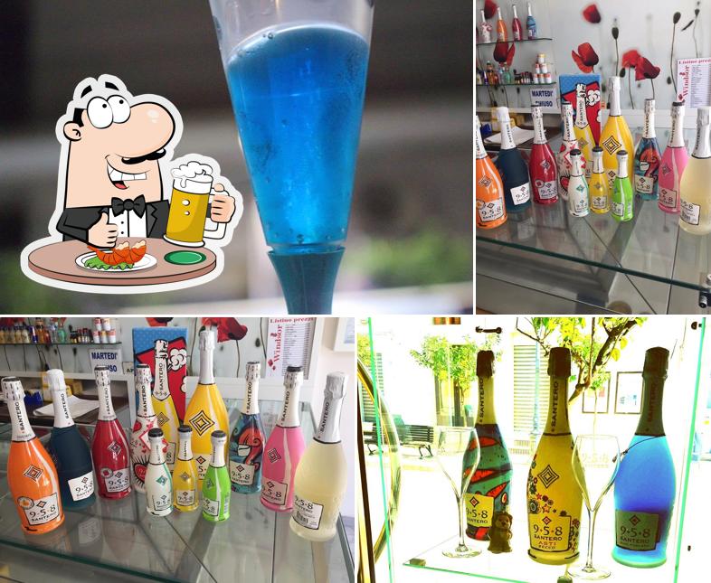 Puoi ordinare un rinfrescante bicchiere di birra chiara o scura