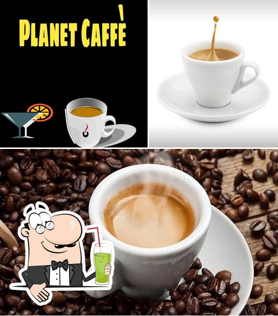 Goditi un drink a Planet Caffè