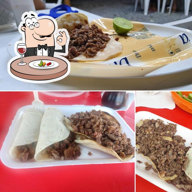 Еда в "Tacos Mañaneros"